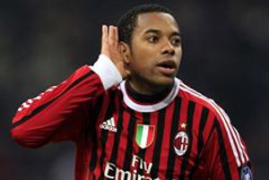 Robinho golea, Ibrahimovic deleita