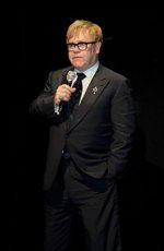 Elton John recibe el alta hospitalaria