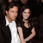 El exnovio de Anne Hathaway sale de la cárcel