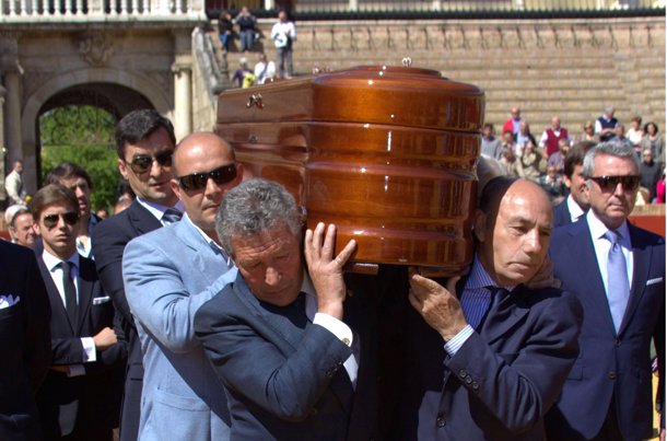 El toreo da su último adiós a Vázquez, primer amor de la Duquesa