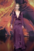 Sinsajo Parte 2 en Berlín: Jennifer Lawrence fiel a Dior en borgoña