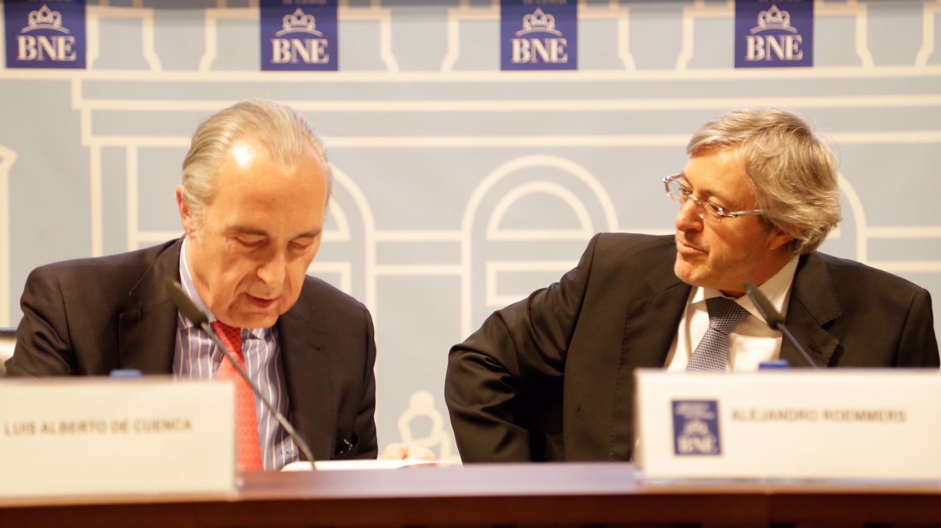 Alejandro Roemmers presenta su nueva foto España en mí y otros poemas. El poeta más rico lista Forbes
