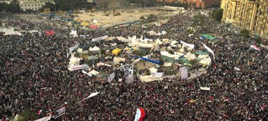 Foto: Miles de personas se manifiestan en la plaza Tahrir  (ODD ANDERSEN)