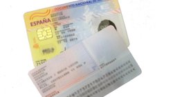 Foto: La importancia del DNI electrónico contada por cinco blogueros (EUROPA PRESS)