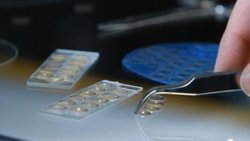Foto: Microsoft desarrolla lentillas de RA que controlan la glucosa en sangre (YOUTUBE)