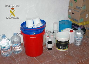 Foto: Cae una red de narcos con 16 detenidos y 6 kilos de cocaína procedente de Sudamérica para introducir en España (GUARDIA CIVIL)
