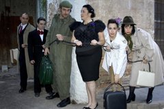 Foto: Francachela i Teatro Íntimo inviten al públic del Carme Teatre a caure en la temptació amb el seu 'Peccata Minuta' (JAVIER LUCCER)