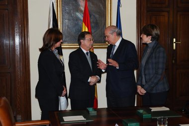 Foto: El Gobierno de Ceuta, "satisfecho" de la reunión con Wert (GOBIERNO DE CEUTA/EUROPA PRESS)