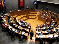 Foto: El Gobierno saca adelante la reforma del IRPF, con el apoyo del PPN y el rechazo del resto de la oposición (EUROPA PRESS)
