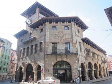 Foto: EuskoTrenek garraio aldaketa egingo du Atxuri eta Ariz artean, Etxebarriko zubi berriko lanengatik (Europa Press)
