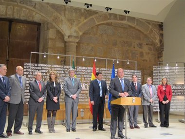 Foto: Gobierno extremeño, sindicatos y patronal piden al Estado un plan específico de empleo, deuda histórica y el Eje 16 (EUROPA PRESS)