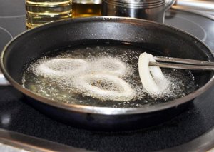 Detectan en el aceite recalentado compuestos tóxicos