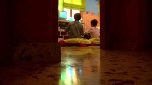Mostrar bebidas alcohólicas en las películas influencia a los menores