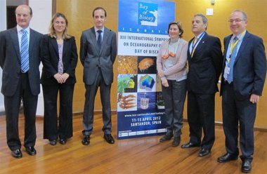 Foto: Los jóvenes científicos presentan sus investigaciones sobre el medio marino del Golfo de Vizcaya en el ISOBAY13 (EUROPA PRESS)