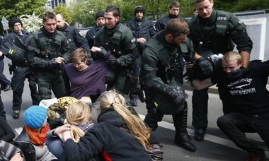 Foto: La Policía alemana detiene a 400 activistas de 'Blockupy' en Frankfurt (REUTERS)