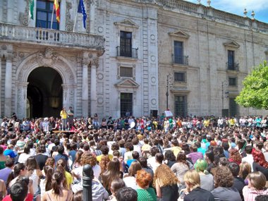 Foto: Es sindicats xifren en un 80% eth seguiment dera vaga d'educacion (EUROPA PRESS)