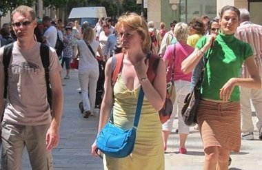 Foto: El gasto de turistas extranjeros cayó un 8,6% en abril por la menor afluencia y nivel de gasto de los británicos (EUROPA PRESS)