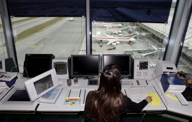Foto: Barajas implanta este jueves el servicio de dirección de plataforma en la T1, T2 y T3 (EUROPA PRESS)
