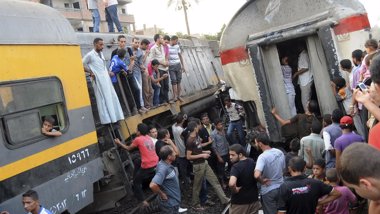 Foto: Al menos 15 heridos en un accidente de tren en El Cairo (REUTERS)