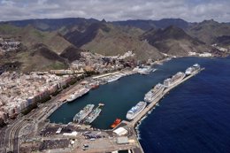 Foto: Santa Cruz recibe la visita de nueve cruceros con más de 20.000 personas a bordo (PUERTOS DE TENERIFE)