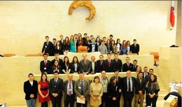 Foto: El Parlamento de Cantabria acogió la final de la Liga Interuniversitaria de Debate (PARLAMENTO)