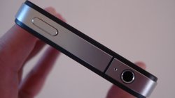 Foto: Piden 5 millones de dólares a Apple por un fallo en el botón de encendido del iPhone 4 (JOHN.KARAKATSANIS FLICKR CC)