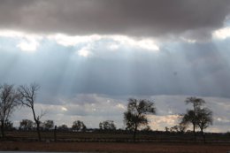 Foto: Las lluvias continuarán el fin de semana con temperaturas bajas (EUROPA PRESS)
