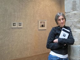 Foto: Villar López muestra en un libro fotos de "un viaje de emociones" por el Camino de Santiago (EUROPA PRESS)