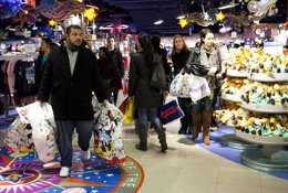 Foto: La confianza de los consumidores en EEUU, en su nivel más alto desde julio de 2007 (BLOOMBERG/GETTY)