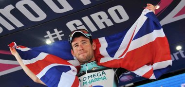 Foto: Cavendish repite triunfo con 'photo finish' en Cherasco (PRESS GIRO D'ITALIA)