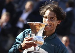 Foto: Nadal impone su ley ante Federer y logra su séptima corona en Roma (REUTERS)