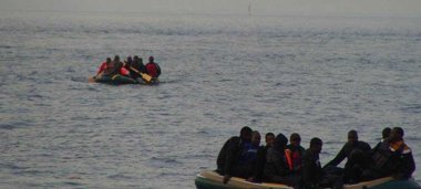 Foto: Rescatan a 39 inmigrantes en 5 embarcaciones en aguas del Estrecho (EUROPA PRESS/SALVAMENTO MARÍTIMO)
