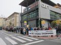 Foto: ELA y LAB rodean la CEN para exigir que se derogue la reforma laboral (EUROPA PRESS)