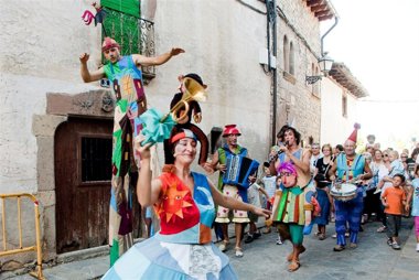 Foto: Diez compañías participarán del 24 al 26 en el Festival Internacional de Títeres de Santillana del Mar (AYUNTAMIENTO)