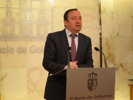 Foto: Sanz califica de "pataleo" la decisión del Gobierno vasco de abandonar el Consejo Regulador y pide defender el vino (EUROPA PRESS)