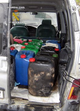 Foto: Detenidas 4 personas dedicadas a sustraer combustible en Alhama y Blanca y recuperados 900 litros de gasóleo (GUARDIA CIVIL)