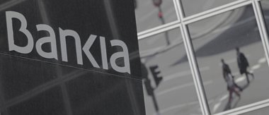 Foto: Bankia cae un 4,4% tras intercambiarse casi el doble de su capital en Bolsa (EUROPA PRESS)