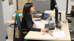 Foto: Las dolencias de una mala postura en el trabajo pueden derivar en lesiones graves (EUROPA PRESS)