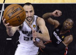 Foto: Ginobili situa a Spurs a un paso del anillo (REUTERS)