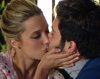 Corinna besando a Diego