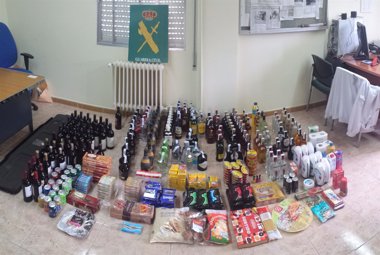 Foto: Tres detidos por subtraer comestibles e bebidas en tres supermercados (GUARDIA CIVIL DE OURENSE)