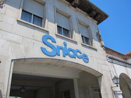 Foto: 300 trabajadores se encierran en Sniace por el "mazazo" del ERE (EUROPA PRESS )