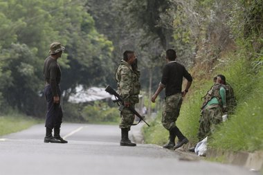 Foto: Un policía y un miembro de la fuerza pública muertos en ataque de FARC (REUTERS)