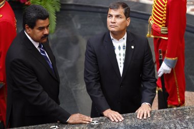 Foto: Correa visita la tumba de Chávez acompañado de Maduro (REUTERS)