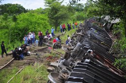 Foto: México confirma seis muertos por el descarrilamiento de La Bestia (REUTERS)