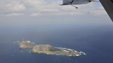 Foto: Aviones militares japoneses sobrevuelan las islas disputadas con China (HANDOUT . / REUTERS)