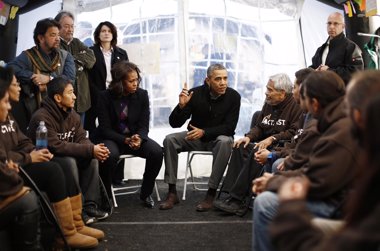 Foto: Obama visita a activistas que piden una reforma migratoria (REUTERS)
