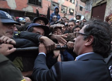 Foto: Alcaldes locales de Bogotá apoyan a Petro tras su destitución (REUTERS)