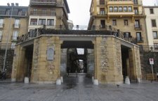 San Sebastián, entre las cenizas de una historia pasada