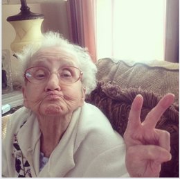 Foto: 'Grandma Betty' causa furor en Instagram (INSTAGRAM)